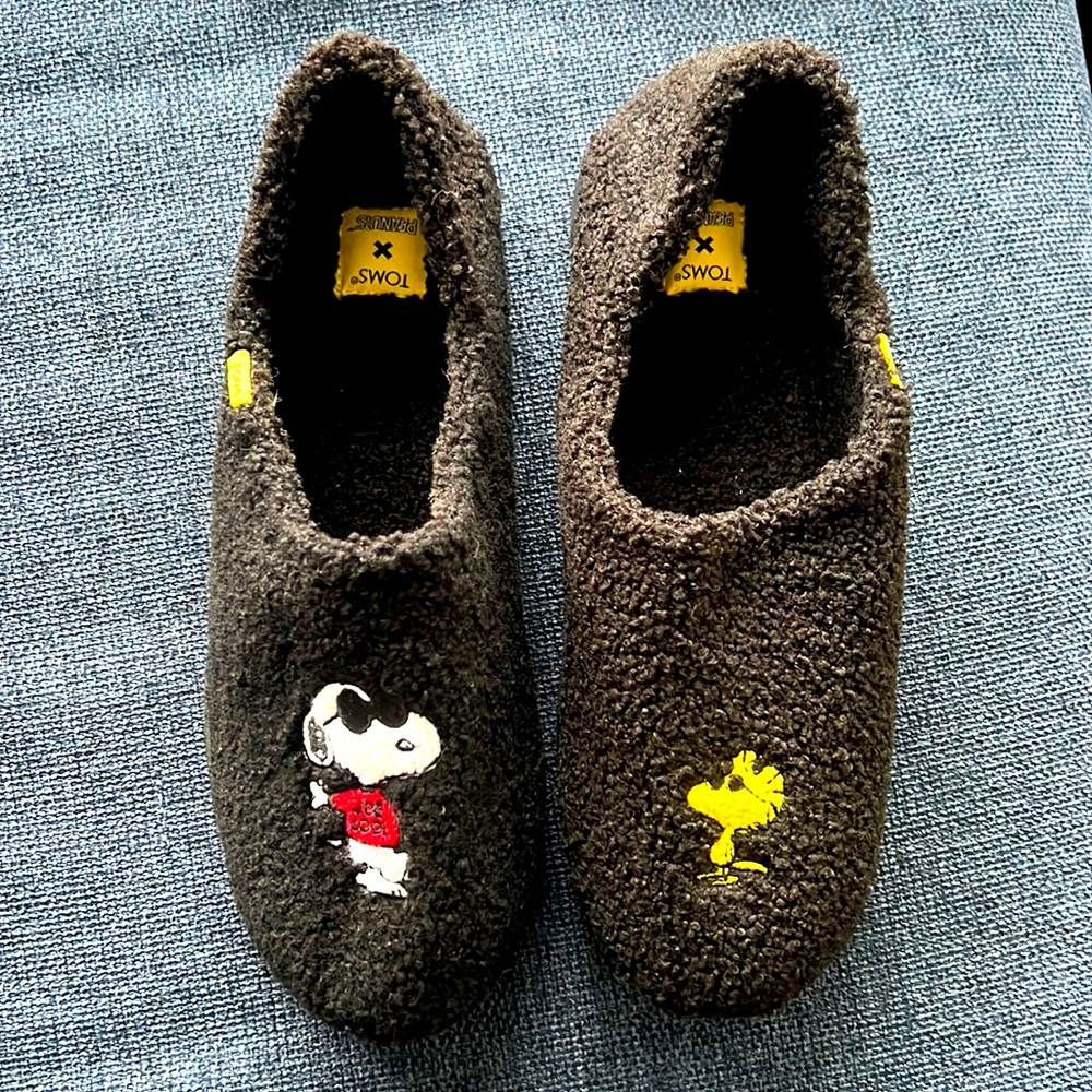 Tom’s x Peanuts slippers, size 9, never been worn